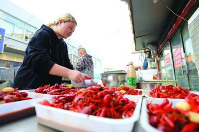 萬(wàn)人共饗龍蝦宴，一料入魂味無(wú)疆